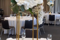 Large-flower-wedding-table-decor